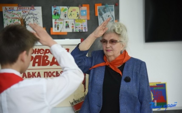 «И сердце забьется красным флажком…» О жизни, связанной с пионерией, рассказали жители Барановичского региона «И сердце забьется красным флажком…» О жизни, связанной с пионерией, рассказали жители Барановичского региона