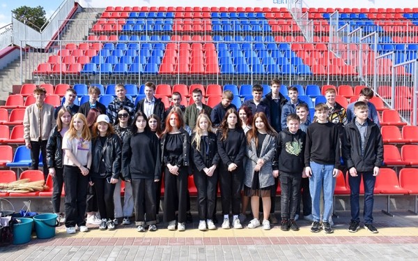 К открытию готовить стадион «Локомотив» в Барановичах помогают активисты БРСМ К открытию готовить стадион «Локомотив» в Барановичах помогают активисты БРСМ