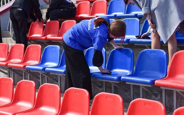 К открытию готовить стадион «Локомотив» в Барановичах помогают активисты БРСМ К открытию готовить стадион «Локомотив» в Барановичах помогают активисты БРСМ