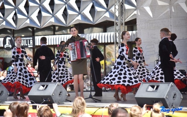 Праздничный концерт «9 мая – День Великой Победы» на главной сценической площадке Барановичей