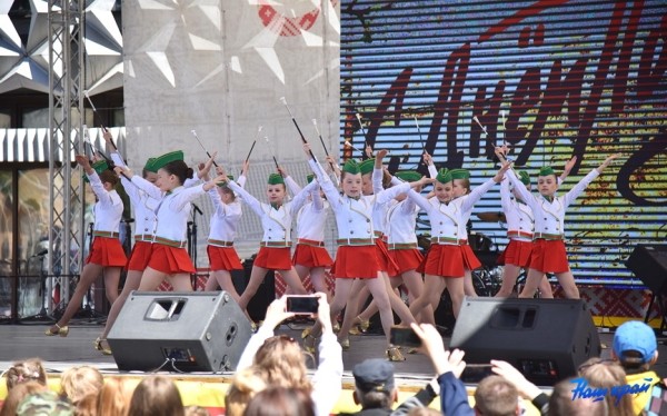 Праздничный концерт «9 мая – День Великой Победы» на главной сценической площадке Барановичей