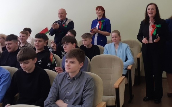 Совместная акция учащихся и военнослужащих прошла в СШ № 7 Барановичей Совместная акция учащихся и военнослужащих прошла в СШ № 7 Барановичей