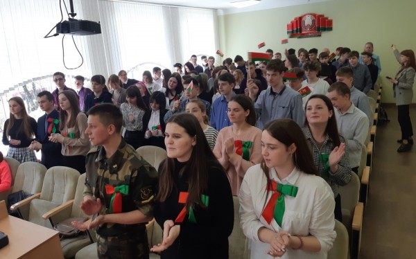 Совместная акция учащихся и военнослужащих прошла в СШ № 7 Барановичей Совместная акция учащихся и военнослужащих прошла в СШ № 7 Барановичей