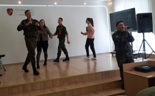 Совместная акция учащихся и военнослужащих прошла в СШ № 7 Барановичей Совместная акция учащихся и военнослужащих прошла в СШ № 7 Барановичей