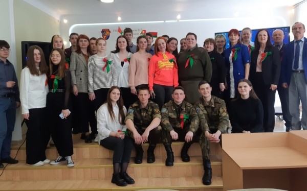 Совместная акция учащихся и военнослужащих прошла в СШ № 7 Барановичей Совместная акция учащихся и военнослужащих прошла в СШ № 7 Барановичей