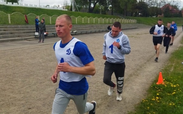 Убедительную победу одержали спасатели в динамовском турнире по легкоатлетическому кроссу