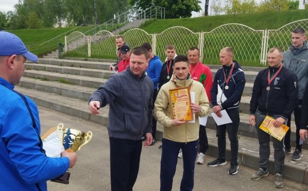 Убедительную победу одержали спасатели в динамовском турнире по легкоатлетическому кроссу