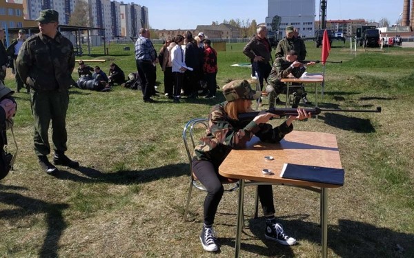 Ученики на время стали солдатами-срочниками: в Барановичах состоялась игра «Орлёнок» Ученики на время стали солдатами-срочниками: в Барановичах состоялась игра «Орлёнок»