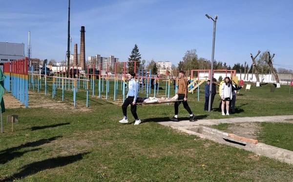 Ученики на время стали солдатами-срочниками: в Барановичах состоялась игра «Орлёнок» Ученики на время стали солдатами-срочниками: в Барановичах состоялась игра «Орлёнок»