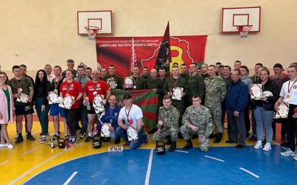 В Барановичах гиревики сражались за кубок &laquo;Победы&raquo;