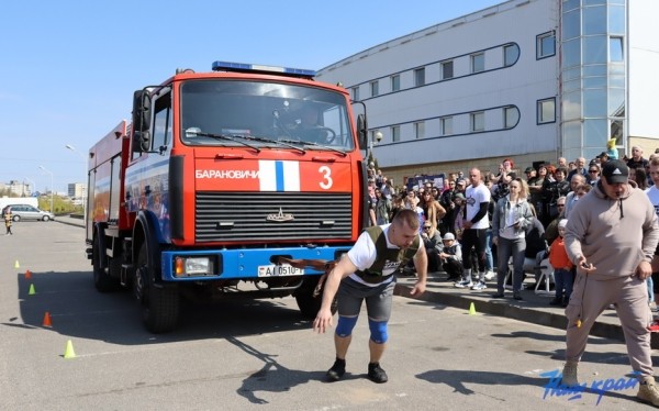 В Барановичах состоялся турнир по силовому экстриму. Фоторепортаж