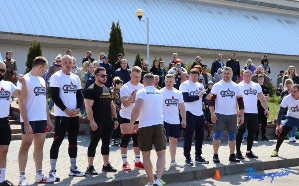 В Барановичах состоялся турнир по силовому экстриму. Фоторепортаж