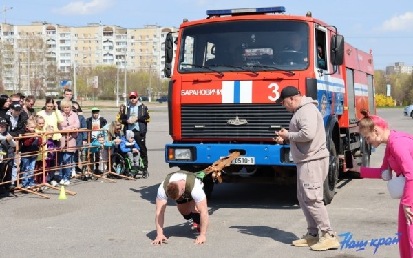 В Барановичах состоялся турнир по силовому экстриму. Фоторепортаж