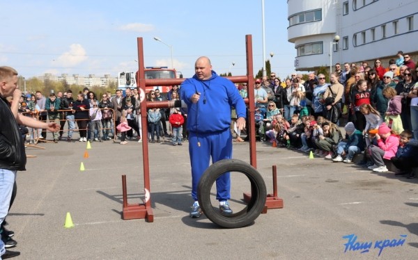 В Барановичах состоялся турнир по силовому экстриму. Фоторепортаж