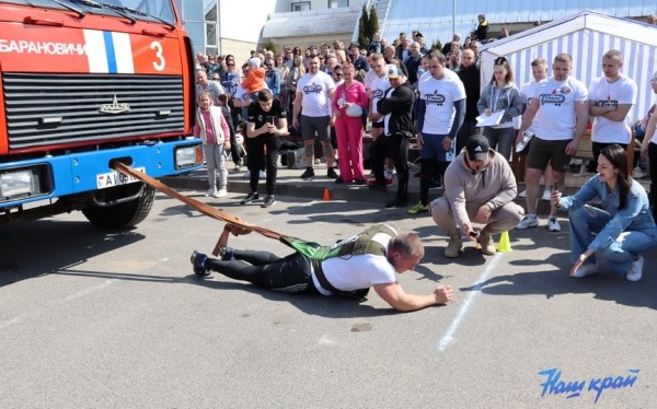 В Барановичах состоялся турнир по силовому экстриму. Фоторепортаж