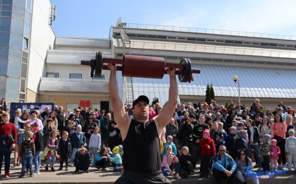 В Барановичах состоялся турнир по силовому экстриму. Фоторепортаж