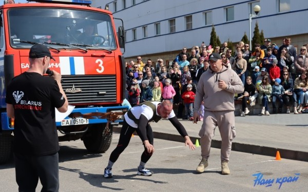 В Барановичах состоялся турнир по силовому экстриму. Фоторепортаж