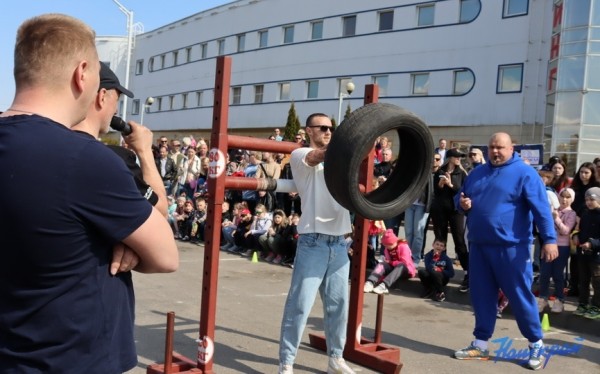 В Барановичах состоялся турнир по силовому экстриму. Фоторепортаж