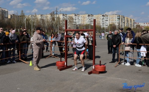 В Барановичах состоялся турнир по силовому экстриму. Фоторепортаж