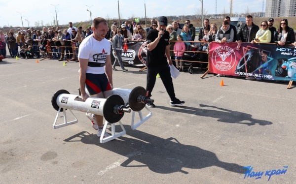 В Барановичах состоялся турнир по силовому экстриму. Фоторепортаж