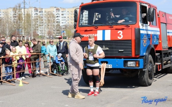 В Барановичах состоялся турнир по силовому экстриму. Фоторепортаж