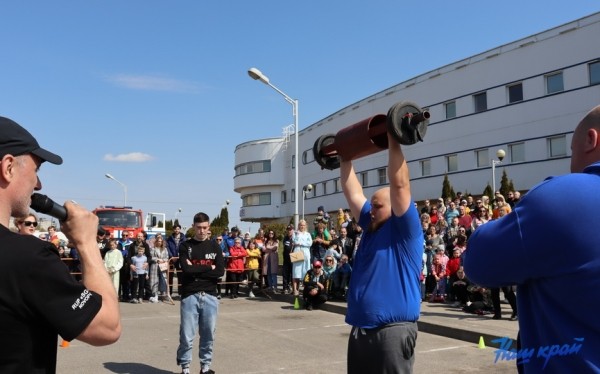 В Барановичах состоялся турнир по силовому экстриму. Фоторепортаж