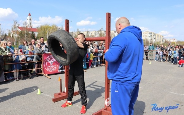 В Барановичах состоялся турнир по силовому экстриму. Фоторепортаж