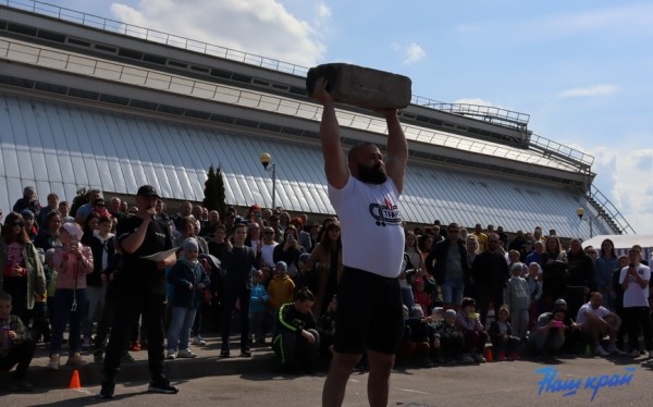 В Барановичах состоялся турнир по силовому экстриму. Фоторепортаж
