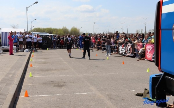 В Барановичах состоялся турнир по силовому экстриму. Фоторепортаж