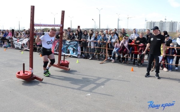 В Барановичах состоялся турнир по силовому экстриму. Фоторепортаж