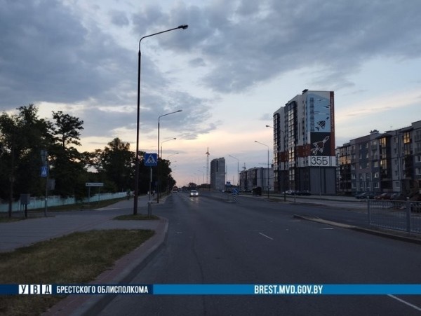 В Бресте легковушка сбила 7-летнюю девочку В Бресте легковушка сбила 7-летнюю девочку
