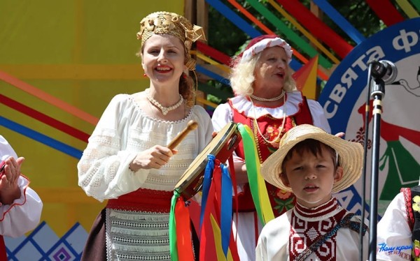 Частушки, батлейка, мастер-классы. Как в Барановичском районе прошел праздник фольклора «Напевы зямлі маёй». Фоторепортаж Частушки, батлейка, мастер-классы. Как в Барановичском районе прошел праздник фольклора «Напевы зямлі маёй». Фоторепортаж