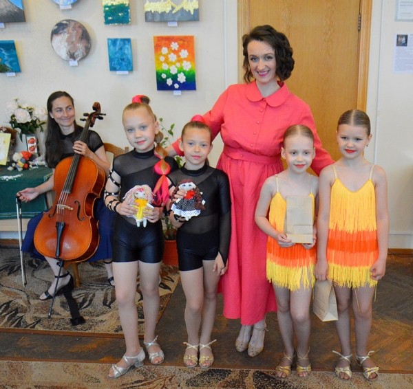 Выставка работ Ксении Чигладзе «Исцеление творчеством» открылась в Барановичах Выставка работ Ксении Чигладзе «Исцеление творчеством» открылась в Барановичах