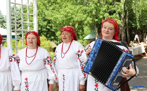 Частушки, батлейка, мастер-классы. Как в Барановичском районе прошел праздник фольклора «Напевы зямлі маёй». Фоторепортаж Частушки, батлейка, мастер-классы. Как в Барановичском районе прошел праздник фольклора «Напевы зямлі маёй». Фоторепортаж