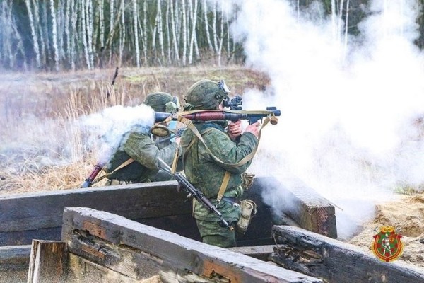 На полигоне под Брестом снова стреляют