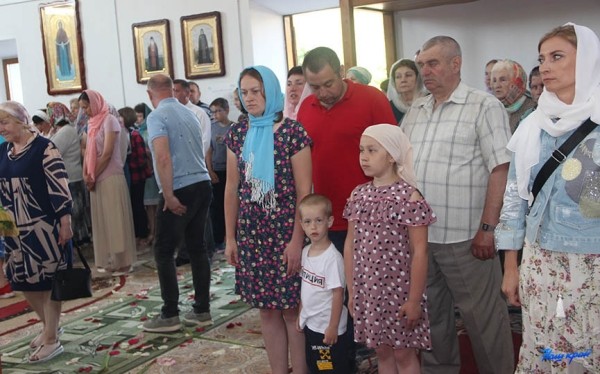 Торжественное богослужение в честь праздника Святой Троицы состоялось в уникальном храме Барановичского района