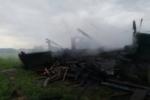 От удара молнии загорелся сарай. Случай в Брестской области