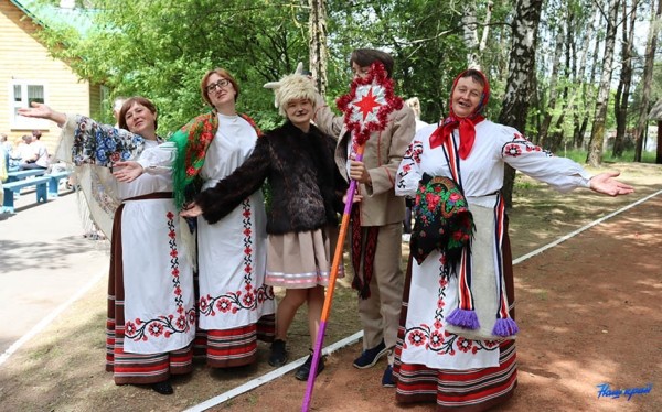 Частушки, батлейка, мастер-классы. Как в Барановичском районе прошел праздник фольклора «Напевы зямлі маёй». Фоторепортаж Частушки, батлейка, мастер-классы. Как в Барановичском районе прошел праздник фольклора «Напевы зямлі маёй». Фоторепортаж