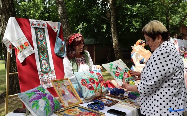 Частушки, батлейка, мастер-классы. Как в Барановичском районе прошел праздник фольклора «Напевы зямлі маёй». Фоторепортаж Частушки, батлейка, мастер-классы. Как в Барановичском районе прошел праздник фольклора «Напевы зямлі маёй». Фоторепортаж