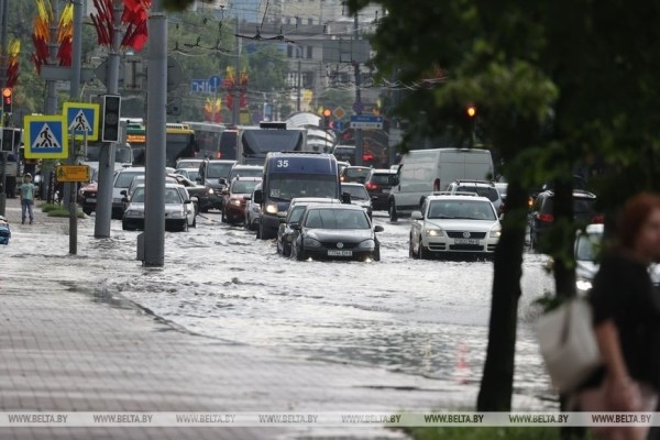 На Могилев сегодня обрушился ливень. Фотофакт
