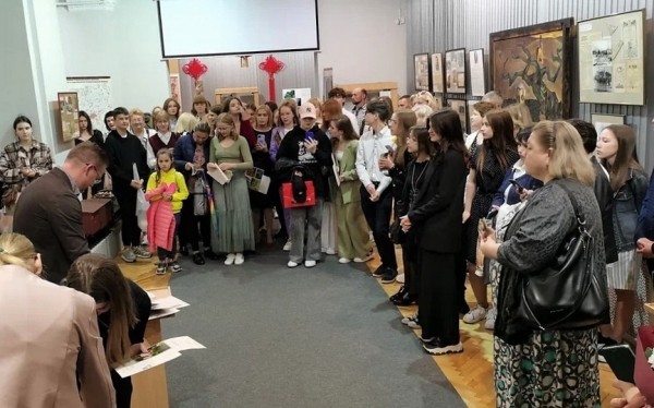 Вручение свидетельств об окончании детской художественной школы прошло в выставочном зале Барановичей Вручение свидетельств об окончании детской художественной школы прошло в выставочном зале Барановичей