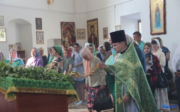 Торжественное богослужение в честь праздника Святой Троицы состоялось в уникальном храме Барановичского района