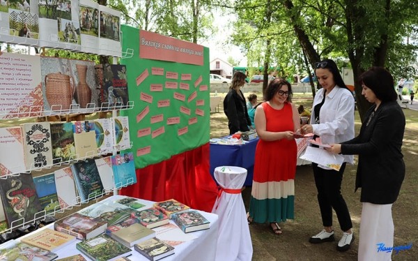 Частушки, батлейка, мастер-классы. Как в Барановичском районе прошел праздник фольклора «Напевы зямлі маёй». Фоторепортаж Частушки, батлейка, мастер-классы. Как в Барановичском районе прошел праздник фольклора «Напевы зямлі маёй». Фоторепортаж