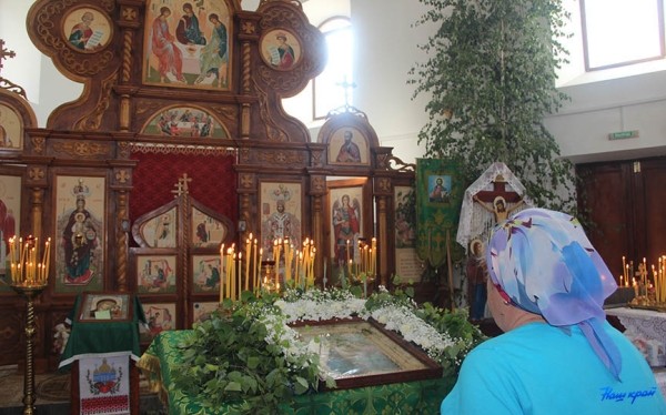 Торжественное богослужение в честь праздника Святой Троицы состоялось в уникальном храме Барановичского района