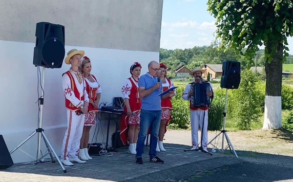 «Читающая остановка» колесит по Барановичскому району «Читающая остановка» колесит по Барановичскому району