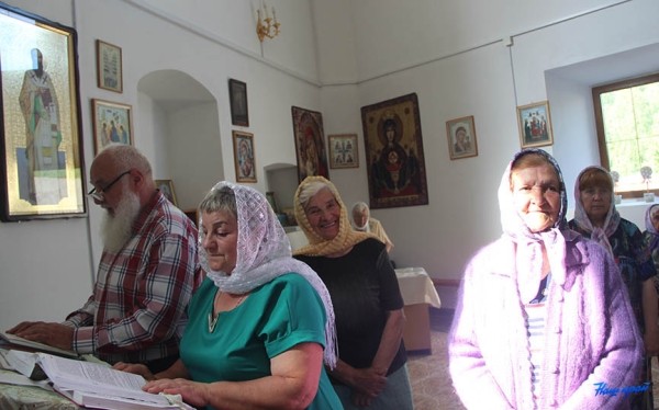 Торжественное богослужение в честь праздника Святой Троицы состоялось в уникальном храме Барановичского района