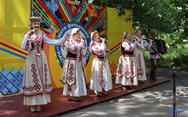 Частушки, батлейка, мастер-классы. Как в Барановичском районе прошел праздник фольклора «Напевы зямлі маёй». Фоторепортаж Частушки, батлейка, мастер-классы. Как в Барановичском районе прошел праздник фольклора «Напевы зямлі маёй». Фоторепортаж