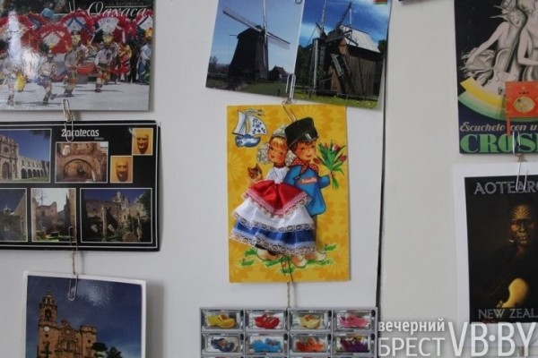 Открываем мир через почтовые карточки. В Бресте работает уникальная выставка «Счастливый посткроссинг»