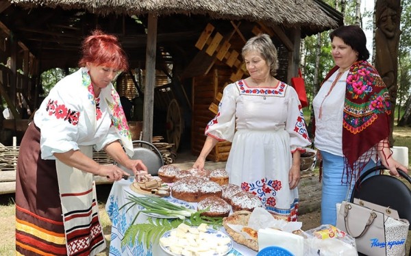 Частушки, батлейка, мастер-классы. Как в Барановичском районе прошел праздник фольклора «Напевы зямлі маёй». Фоторепортаж Частушки, батлейка, мастер-классы. Как в Барановичском районе прошел праздник фольклора «Напевы зямлі маёй». Фоторепортаж