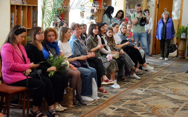 Выставка работ Ксении Чигладзе «Исцеление творчеством» открылась в Барановичах Выставка работ Ксении Чигладзе «Исцеление творчеством» открылась в Барановичах